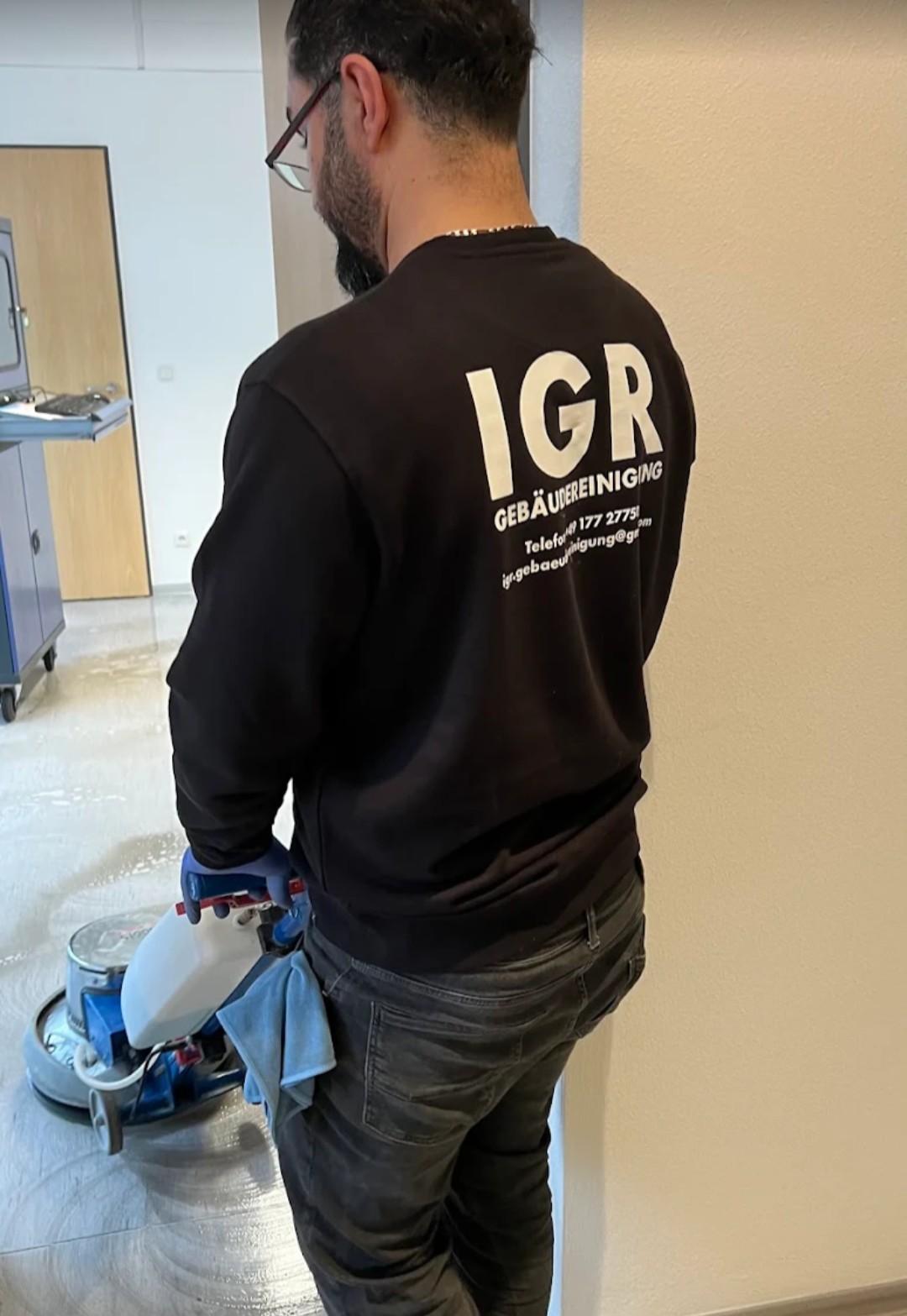 Maschinelle Bodenreinigung in Büroräumen – Unterhaltsreinigung durch IGR Gebäudereinigung